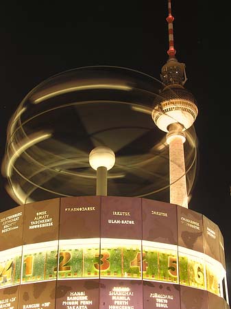 Weltzeituhr bei Nacht