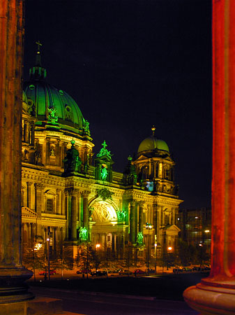 Foto Berliner Dom bei Nacht - Berlin
