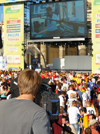 Bühne auf dem Fanfest Foto 