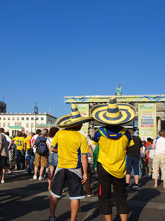 Foto Fans am Brandenburger Tor
