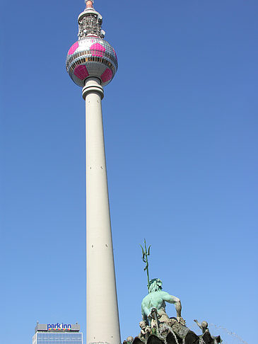 Foto Fernsehturm mit Neptunbrunnen - Berlin