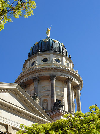 Fotos Französischer Dom mit Bäumen | Berlin