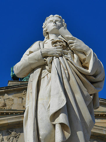Schillerdenkmal mit Konzerthaus