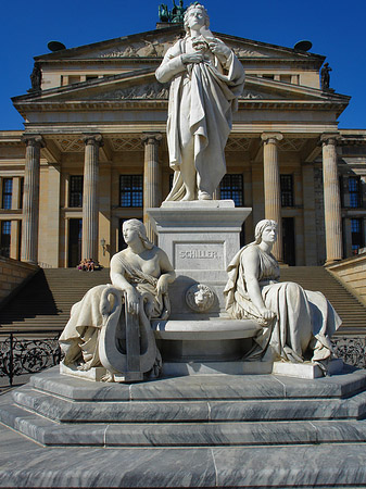 Foto Schillerdenkmal mit Konzerthaus