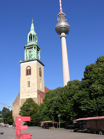 Marienkirche und Fernsehturm Foto 