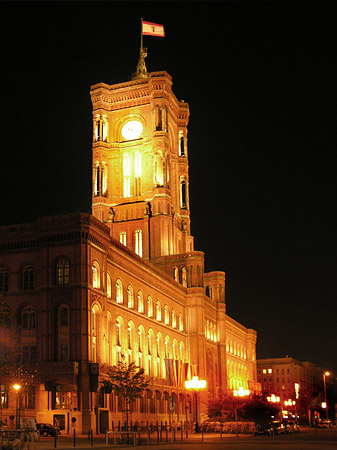 Rotes Rathaus bei Nacht