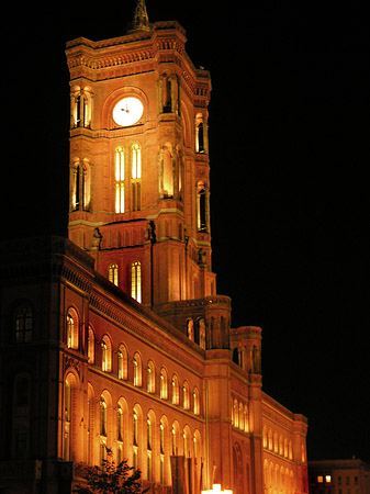 Foto Rotes Rathaus bei Nacht - Berlin