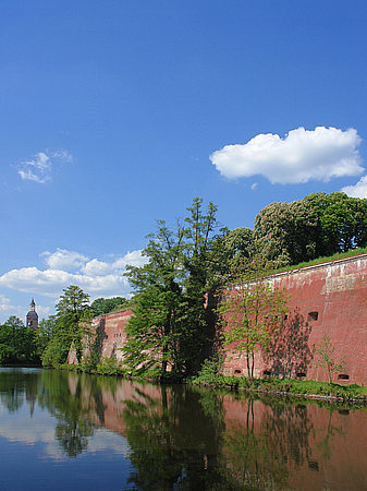 Fotos Burgmauern und Wassergraben | Berlin