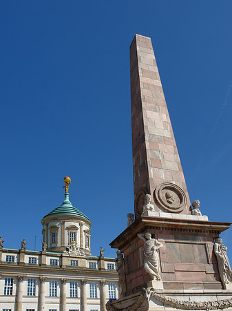 Fotos Rathaus und Obelisk