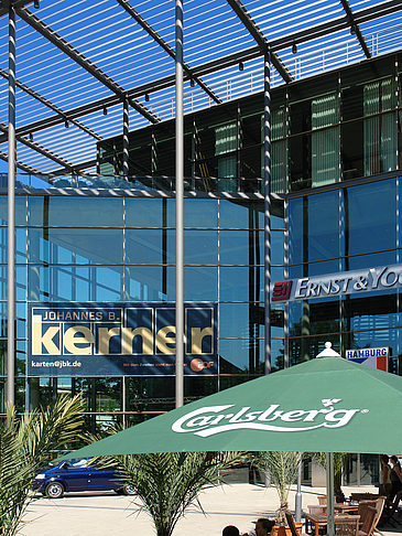 Ernst and Young - Straßencafe Foto 