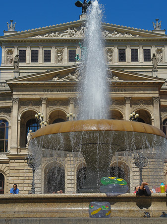 Foto Alte Oper mit Brunnen - Frankfurt am Main