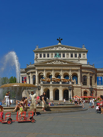 Fotos Alte Oper mit Opernplatz
