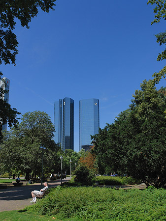 Deutsche Bank mit Weg