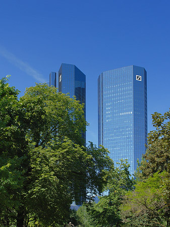 Foto Deutsche Bank mit Weg - Frankfurt am Main