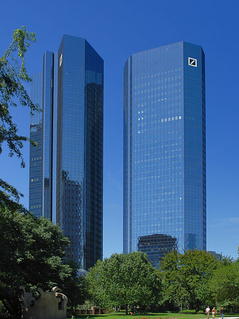 Deutsche Bank mit Weg Fotos