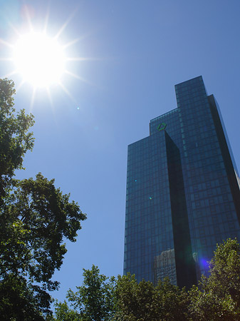 Fotos Sonne strahlt die Dresdner Bank an