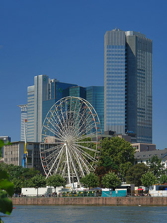Fotos Eurotower und dresdener Bank mit riesenrad | Frankfurt am Main