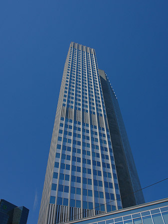 Foto Eurotower mit Häusern