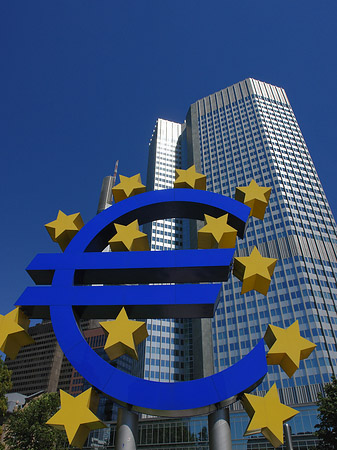 Fotos Eurozeichen mit Eurotower | Frankfurt am Main