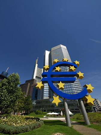 Fotos Eurozeichen mit Eurotower