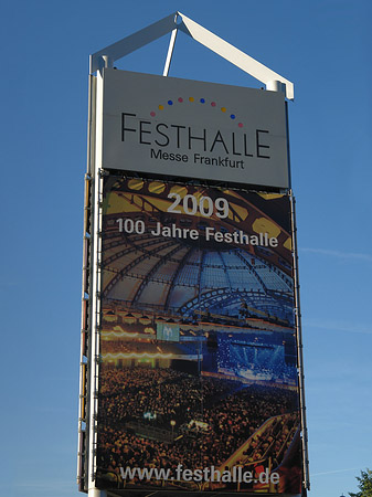 Foto Festhalle mit Schild - Frankfurt am Main