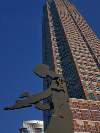 Hammering Man am Fuß der Messe Foto 