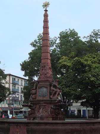 Fotos Platz vor Liebfrauenkirche