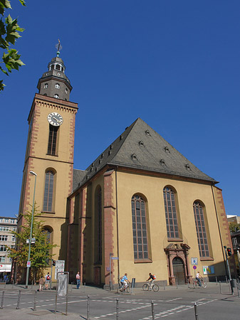 Fotos Katharinenkirche mit Straße | Frankfurt am Main
