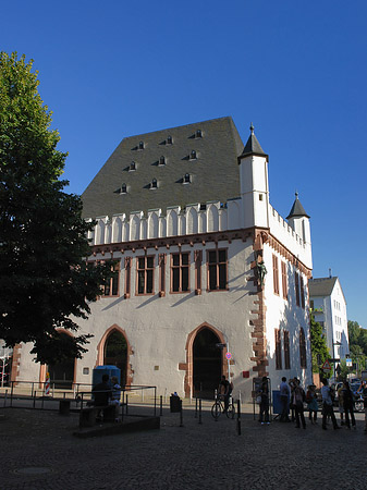 Leinwandhaus mit Straße Fotos