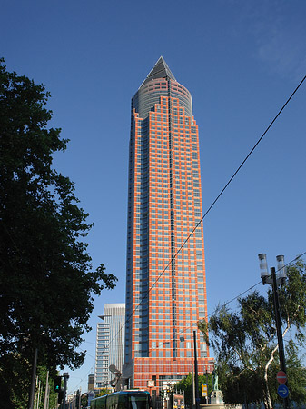 Messeturm vor Kastor Fotos