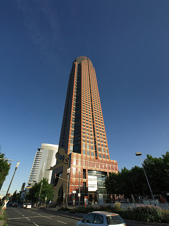 Messeturm mit Hammering Man