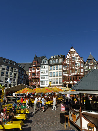 Fotos Römer mit Schirmen