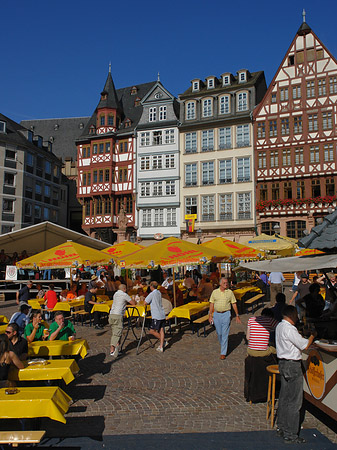 Fotos Römer mit Schirmen
