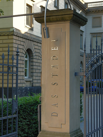 Säule vor dem Städelschen Kunstinstitut