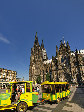 Bimmelbahn fährt zum Kölner Dom Fotos