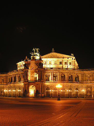 Semperoper bei Nacht Fotos