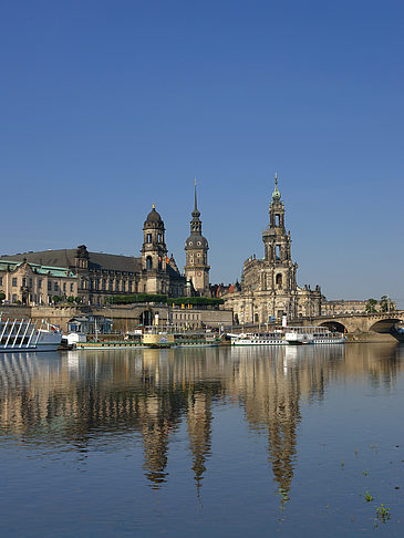 Elbe vor dem Terrassenufer Foto 