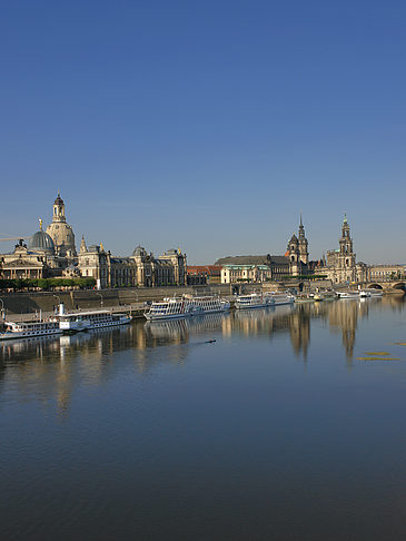 Elbe vor dem Terrassenufer Foto 