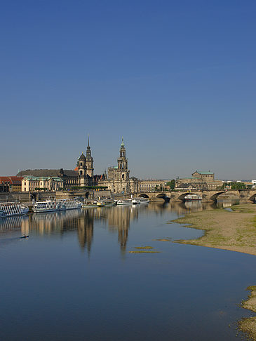Elbe vor dem Terrassenufer Fotos