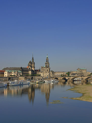 Elbe vor dem Terrassenufer Foto 