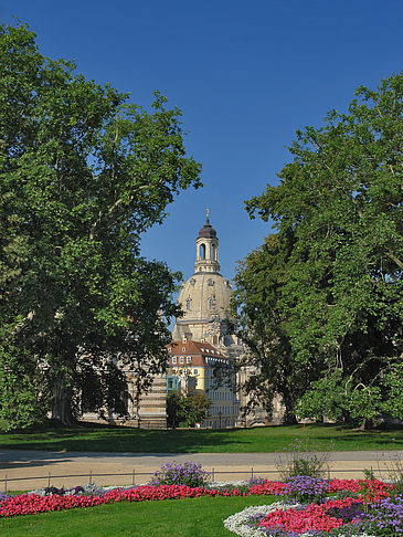 Garten vor Frauenkirche Fotos
