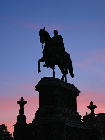 Fotos König-Johann-Statue bei Sonnenuntergang | Dresden