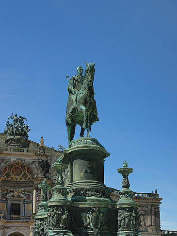 Foto König-Johann-Statue