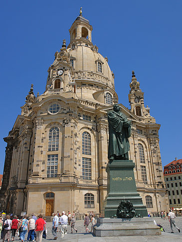 Lutherdenkmal vor der Frauenkirche Foto 