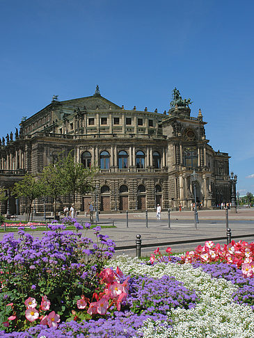 Fotos Semperoper mit Blumen | Dresden