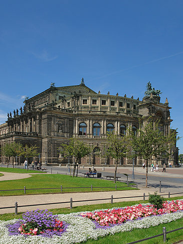 Fotos Semperoper mit Blumen | Dresden
