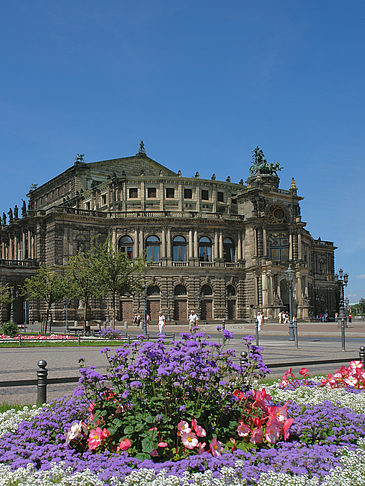 Fotos Semperoper mit Blumen