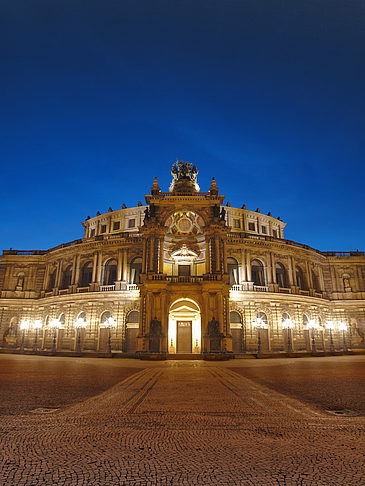 Semperoper bei Nacht
