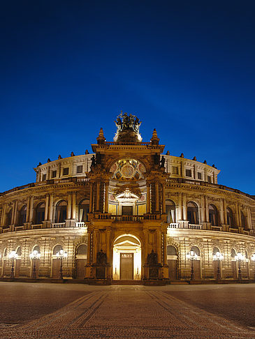 Semperoper bei Nacht