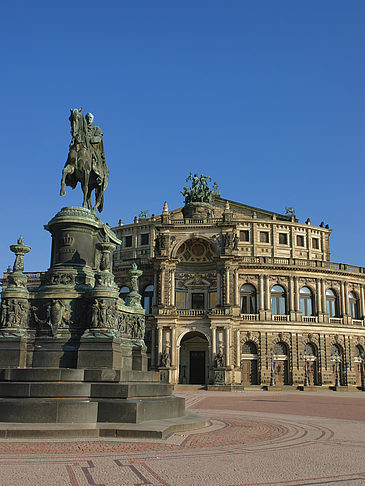 Foto Semperoper mit Statue